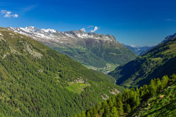 istock View from Timmelsjoch into Oetztal valley 1091209860