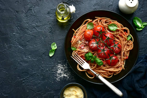 istock Whole grain spaghetti pasta with grilled cherry tomato 1091279124