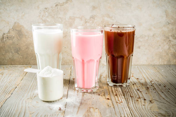 chocolate, berry and vanilla protein shakes - vitality food food and drink berry fruit imagens e fotografias de stock