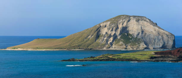istock Manana, also known as Rabbit Island, offshore Oahu, Hawaii 1091298788