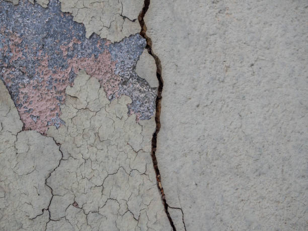Crack in a wall building damage Crack in a wall building damage property damage stock pictures, royalty-free photos & images