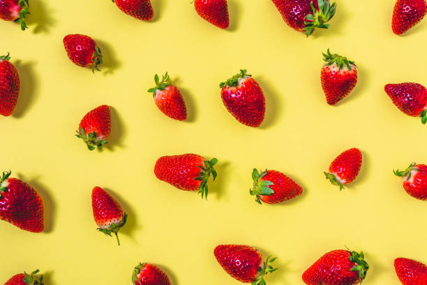 istock Fresh strawberry, pattern with fruits, natural texture with fruit on yellow background 1091376710