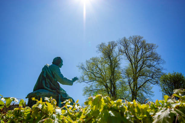 parco del castello di rosenborg, copenaghen - hans christian andersen danish culture denmark copenhagen foto e immagini stock