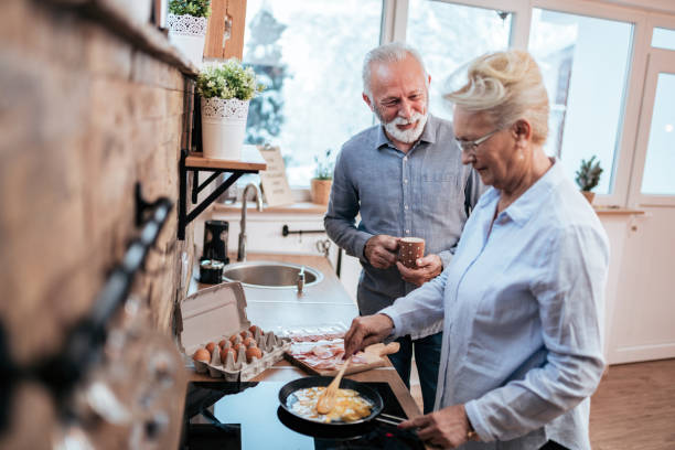 istock Making eggs for breakfast. Senior couple in the kitchen. 1091385468