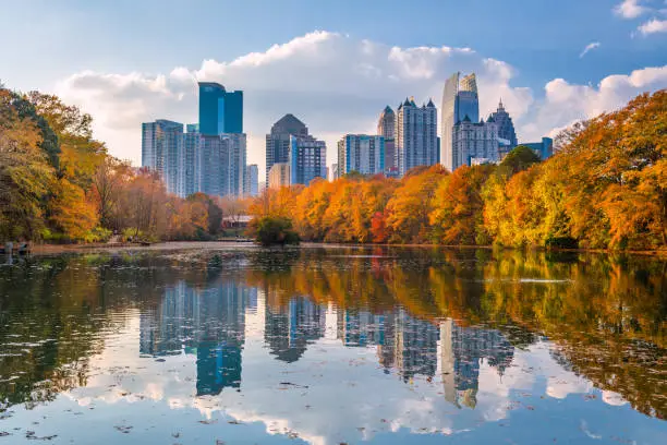 Atlanta, Georgia, USA Piedmont Park skyline in autumn on Lake meer.
