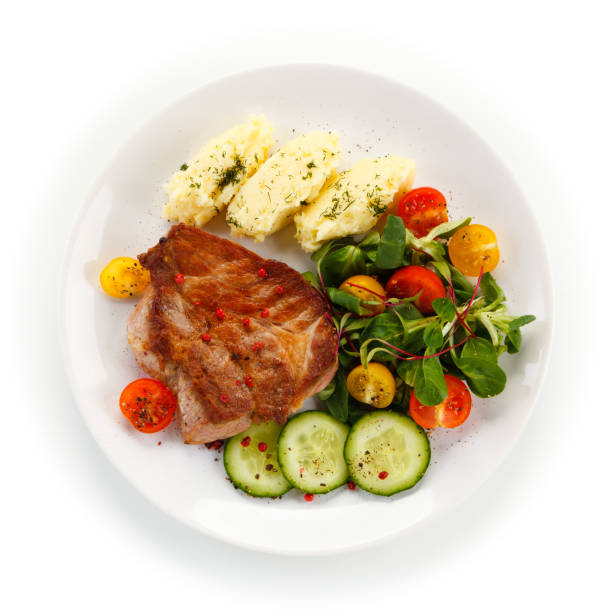 ピューレと野菜のグリル ステーキ - schnitzel cutlet food meal ストックフォトと画像