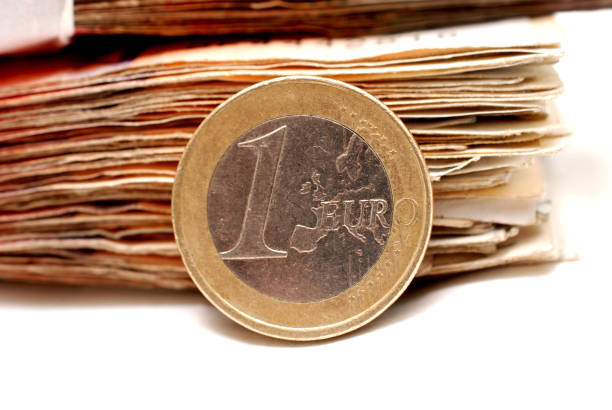 유로 동전 지폐 배경 - magnification coin equipment european union currency 뉴스 사진 이미지
