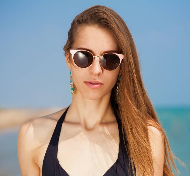 istock Sea. Face, sunglasses, earrings, bikini, close up 1091416402