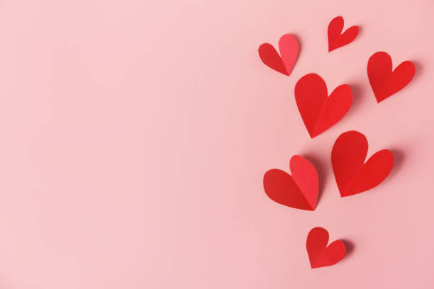 corações em fundo rosa - valentines day origami romance love - fotografias e filmes do acervo