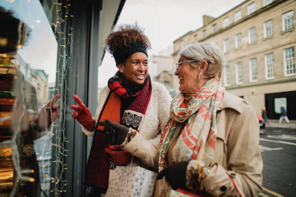 istock Window Shopping at Christmas 1091431242