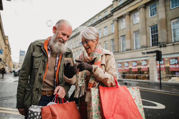 istock Senior Couple Christmas Shopping 1091432426