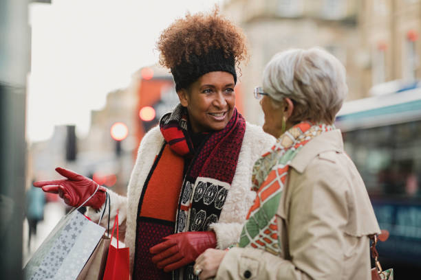 istock Friends Christmas Shopping 1091432984