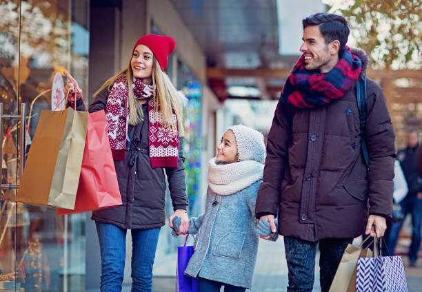 istock Young couple is shopping at Christmas 1091435410