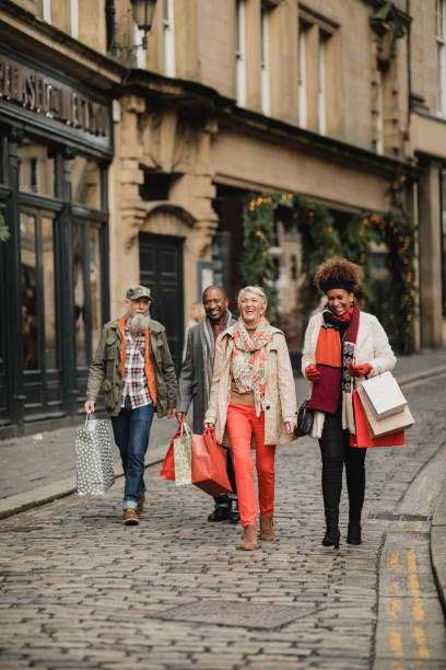 istock Friends Christmas Shopping 1091439122