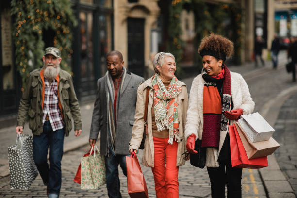 istock Couples Christmas Shopping 1091439776