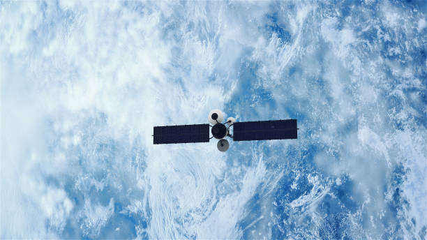 yörüngeli uydu - uydu çanağı fotoğraflar stok fotoğraflar ve resimler
