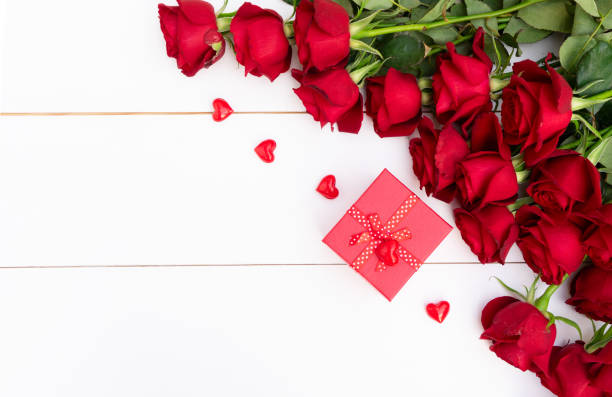 istock Red roses and Valentines day present 1091454042