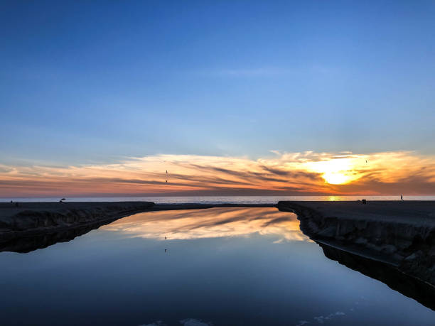 istock Moody sunset over Santa Monica beach with reflection on water 1091494742