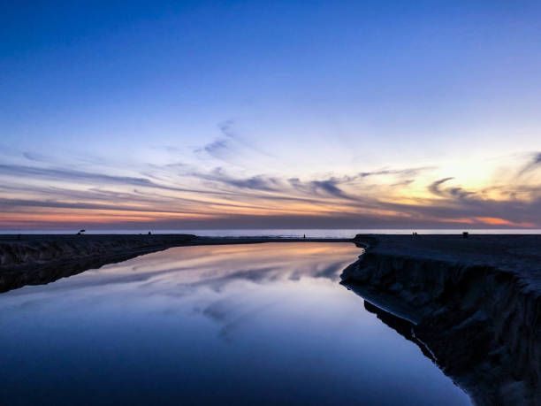 istock Moody sunset over Santa Monica beach with reflection on water 1091494918