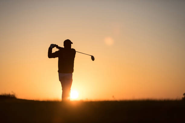 istock Golf player shoting ball -  Links Golf - Sunset Time 1091499398
