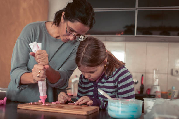 istock Making Gingerbread cookies for Christmas 1091523898