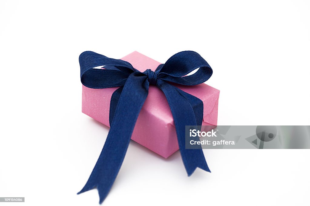 Scatola regalo rosa con nastro blu - Foto stock royalty-free di Blu