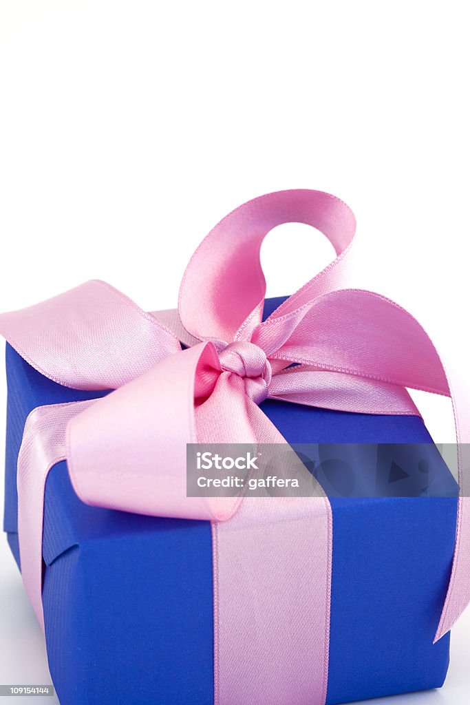 Blaue Geschenkbox mit Rosa Schleife - Lizenzfrei Band Stock-Foto