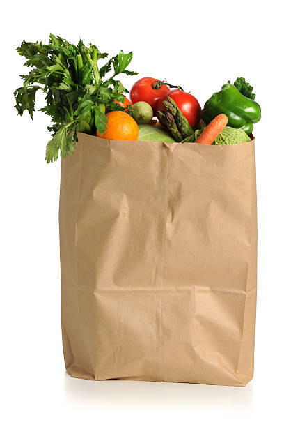 fruits et légumes dans le panier d'achat de denrées alimentaires - green bag paper bag isolated photos et images de collection