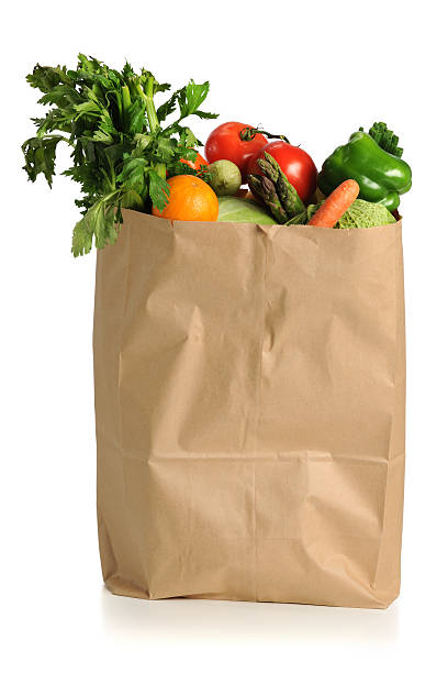 frutas e produtos hortícolas no saco de mercearia - paper bag fotos imagens e fotografias de stock