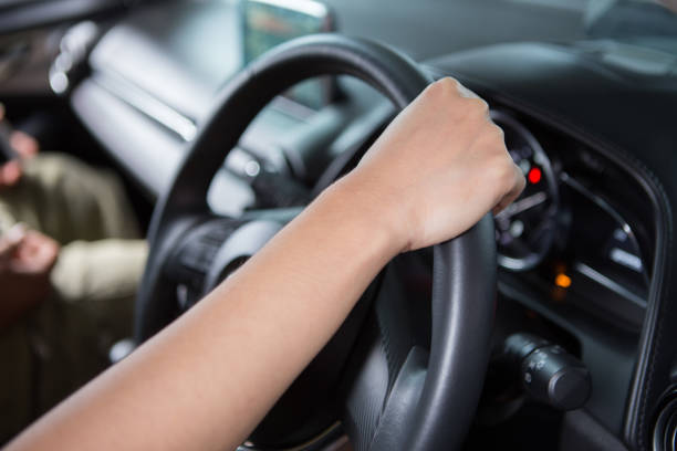 istock Woman hand holding steering wheel 1091583426