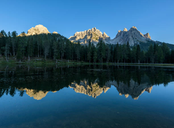 istock Lago d'Antorno, Dolomites 1091586928
