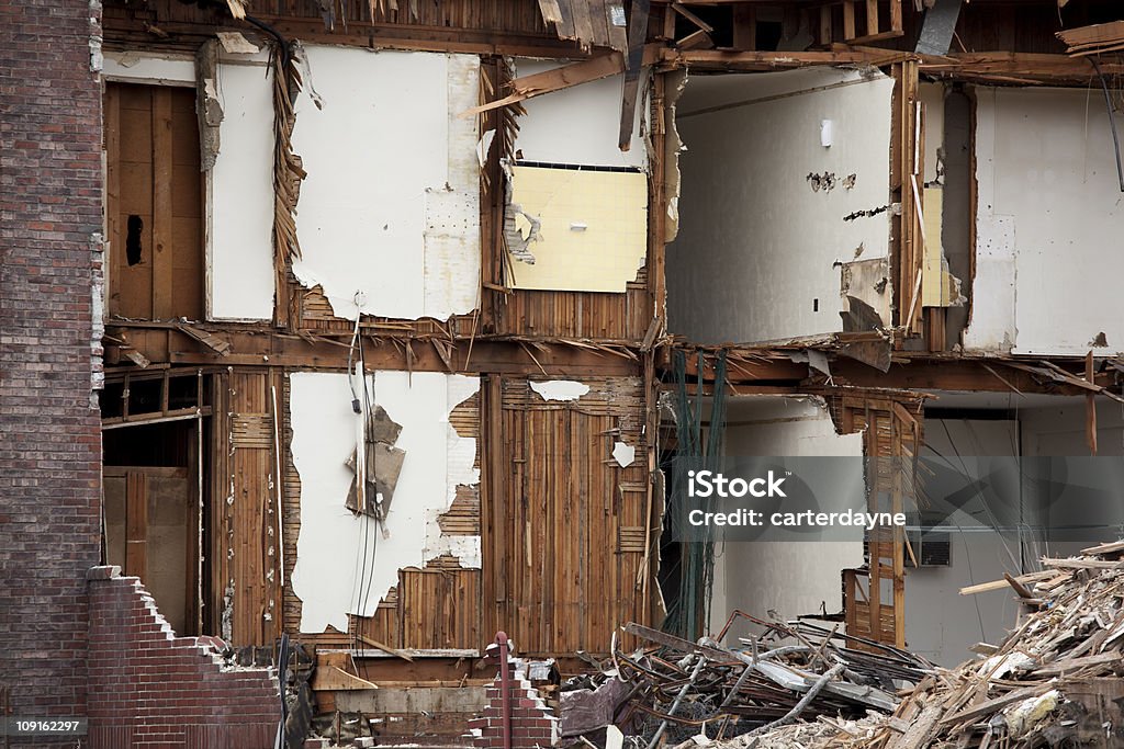 Erdbeben oder natürliche disaser Zerstörung und Verwüstung; alten Backstein-Gebäude - Lizenzfrei Abbrechen Stock-Foto