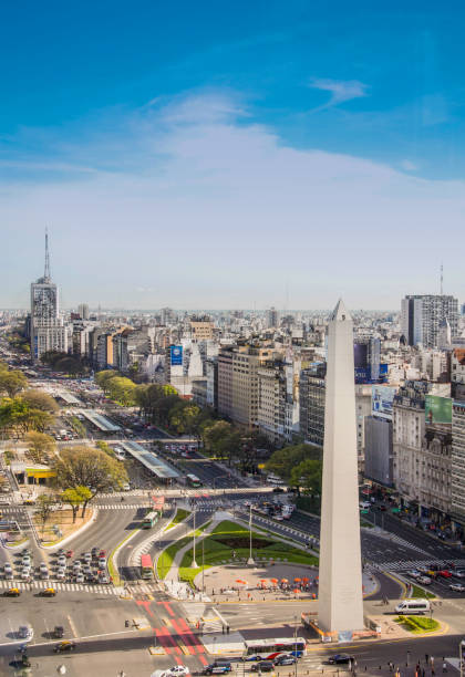 Der Obelisco de Buenos Aires ist ein nationales historisches Denkmal und Symbol von Buenos Aires – Foto