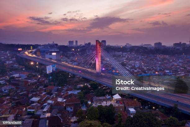 Jalan Layang Pasupati Yang Indah Dengan Perumahan Saat Fajar Foto Stok - Unduh Gambar Sekarang