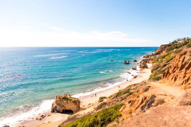 vista della spiaggia di el matador nel sud della california - el matador beach immagine foto e immagini stock