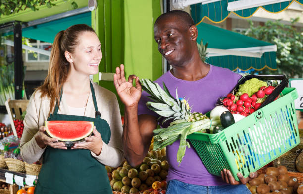 istock Seller standing with male client with basket 1091688472