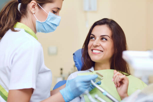 istock Teeth whitening dental clinic. 1091710542