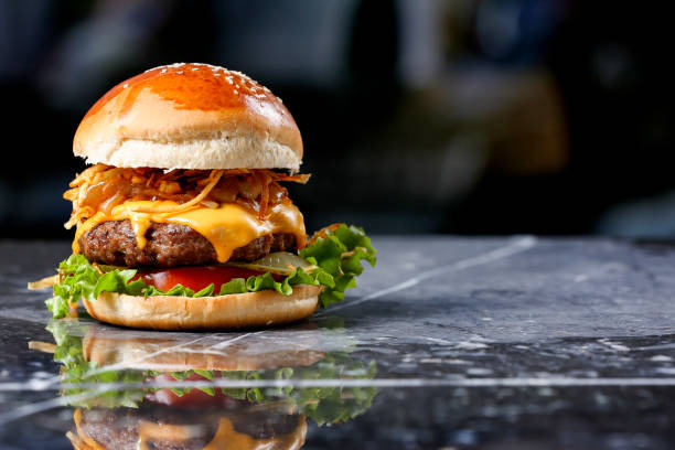 hamburger fatto in casa su sfondo marmo - turkey burger immagine foto e immagini stock