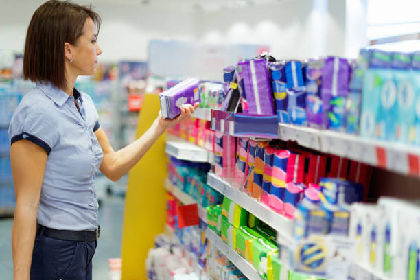 istock Customer holding pack of night sanitary pads 1091722126
