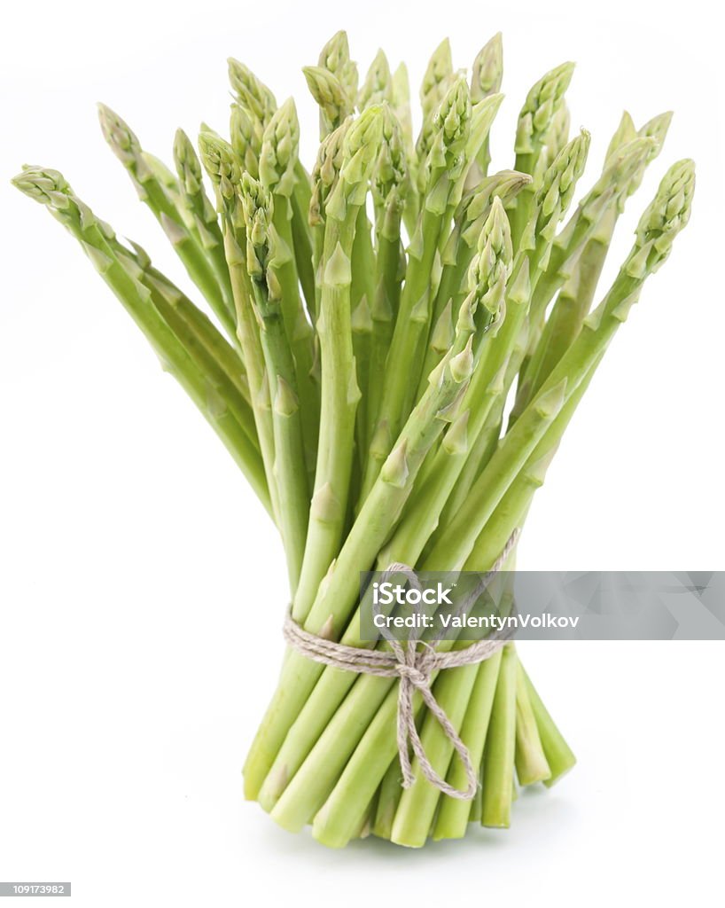 Gerbe de asperges sur fond blanc. - Photo de Aliment libre de droits