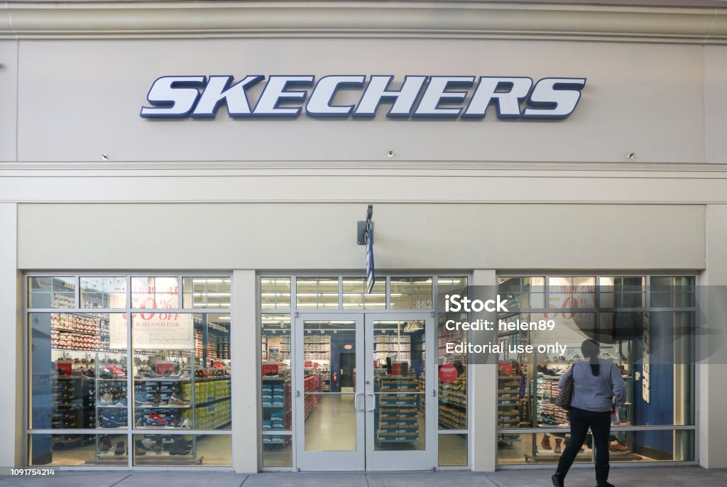 Skechers Store In New Jersey Shopping Mall Photo - Download Image Now - Shoe, Skechers, Architecture - iStock