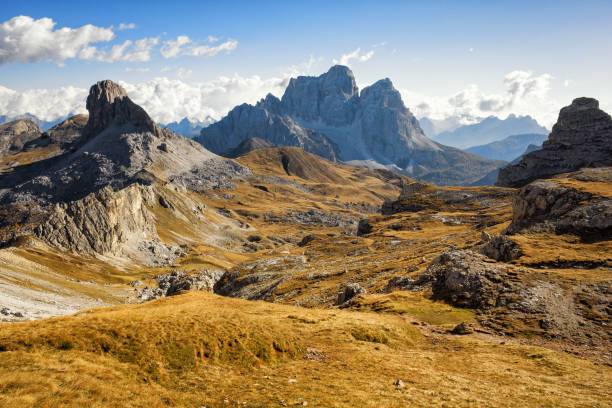 3,264 m 高山備わって、ドロミテ アルプス、イタリアの壮大な眺め - tranquil scene trentino european alps dolomites ストックフォトと画像