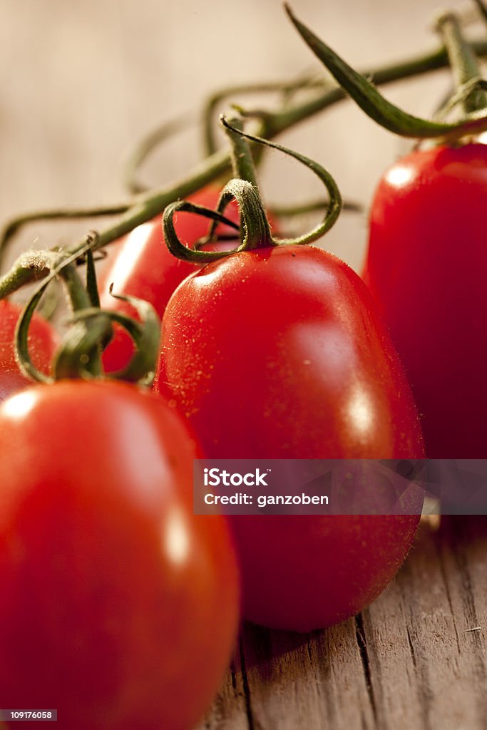 Pomodoro perino - Foto stock royalty-free di Composizione verticale