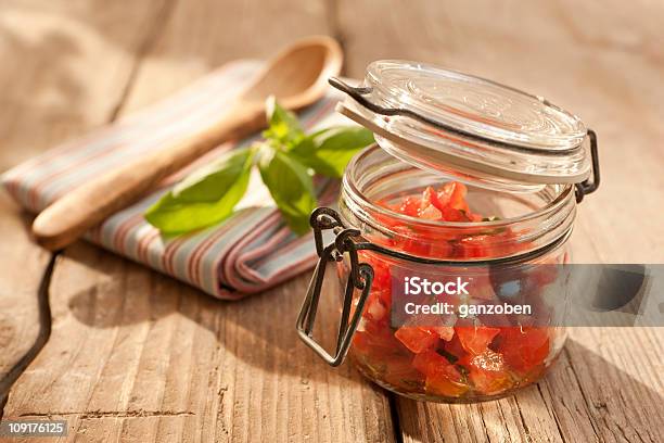 Salsa Pomidorowa W Słoiku Konserwowania - zdjęcia stockowe i więcej obrazów Antipasto - Antipasto, Bazylia, Bez ludzi