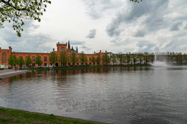 schwerin - vista al ministero dell'interno, meclemburgo-pomerania anteriore, germania, schwerin, 27.04.2018 - ministry of the interior foto e immagini stock