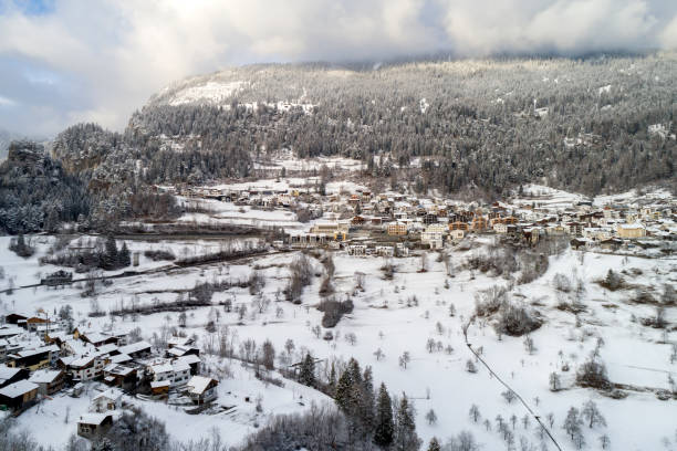 스위스 알프스에서 겨울에 마의 항공 보기 - landscape laax graubunden canton switzerland 뉴스 사진 이미지