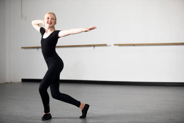 diverse young girls practicing musical theatre dance in studio - jazz ballet imagens e fotografias de stock