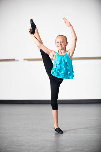 young girls practicing musical theatre dance in studio - jazz ballet imagens e fotografias de stock