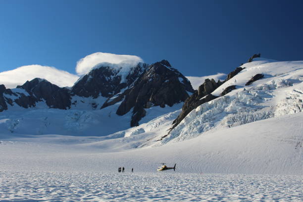 franz josef glacier heli randonnée - franz josef glacier photos et images de collection