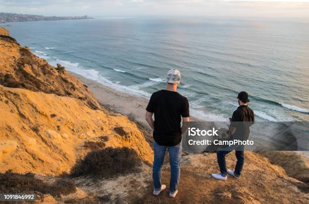 Above The Beach At Torrey Pines Near La Jolla Stock Photo - Download Image Now - La Jolla, Cliff, People